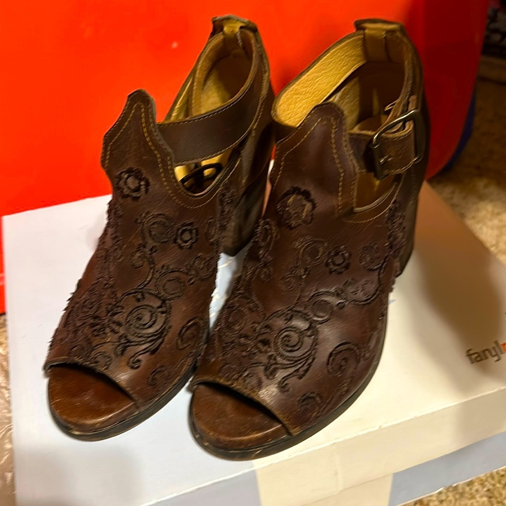 Farylrobin peep toe leather sandals